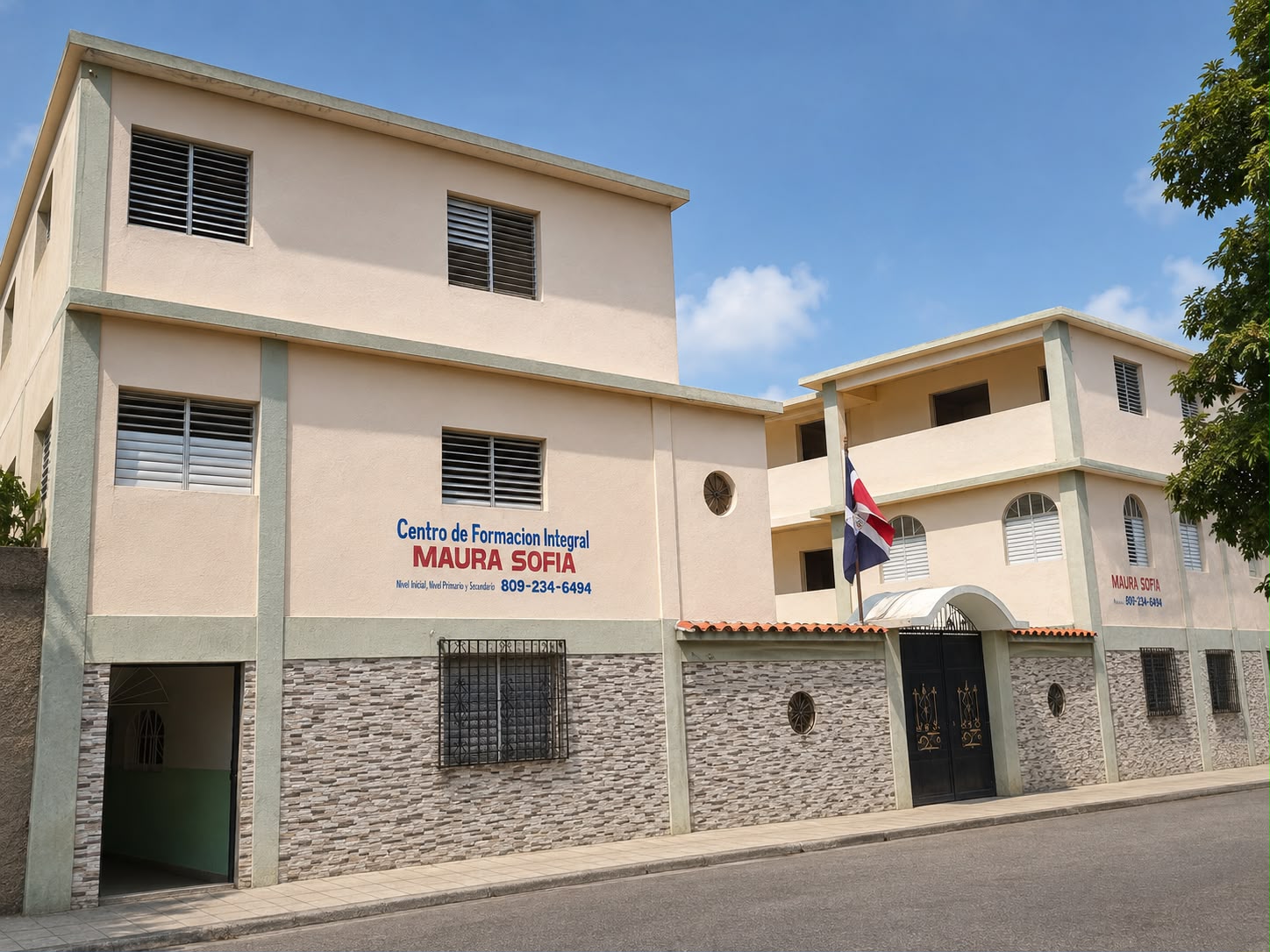 Grupo diverso de niños estudiando juntos